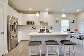 Covered Patio, Grill & Hammock: Frankford Home!