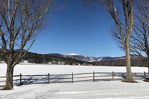 Stowe Vacation Rental w/ Deck & Mountain Views!