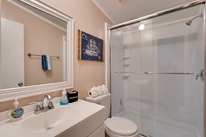 Mt Pleasant Retreat w/ Grill: 10 Mi to Beach