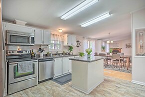 Mt Pleasant Retreat w/ Grill: 10 Mi to Beach