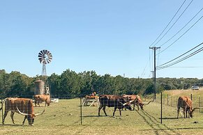 Family Friendly Hill Country Home: 13 Mi to Lake!