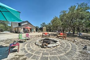 Family Friendly Hill Country Home: 13 Mi to Lake!