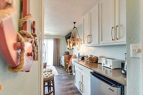 Pool & Ocean Views: Beachfront Condo in Galveston