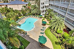 Pool & Ocean Views: Beachfront Condo in Galveston