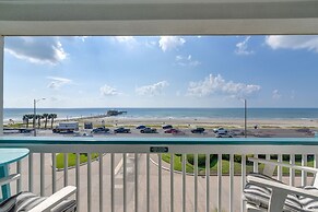 Pool & Ocean Views: Beachfront Condo in Galveston