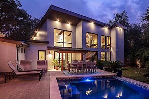 Stunning Austin Retreat w/ Pool, 5 Mi to Downtown!