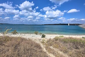 Cozy Canyon Lake Cottage: 1 Mi to Guadalupe River!