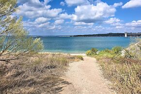 Cozy Canyon Lake Cottage: 1 Mi to Guadalupe River!