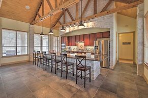 Lakeview Escape w/ Hot Tub, 1 Mi to Canyon Lake