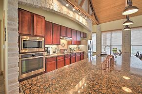 Lakeview Escape w/ Hot Tub, 1 Mi to Canyon Lake