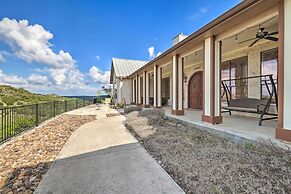 Lakeview Escape w/ Hot Tub, 1 Mi to Canyon Lake