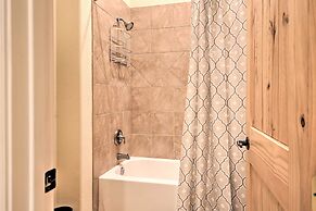 Lakeview Escape w/ Hot Tub, 1 Mi to Canyon Lake