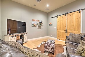 Lakeview Escape w/ Hot Tub, 1 Mi to Canyon Lake