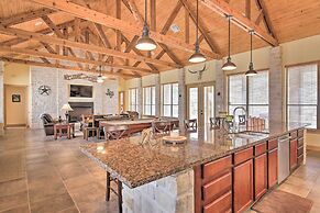 Lakeview Escape w/ Hot Tub, 1 Mi to Canyon Lake