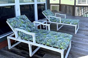 Sea Isle Galveston Getaway < 1 Mile to Beach!