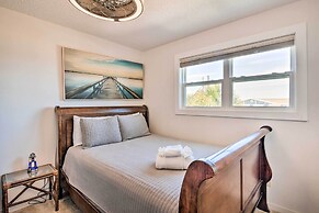 Sea Isle Galveston Getaway < 1 Mile to Beach!