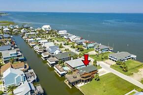 Sea Isle Galveston Getaway < 1 Mile to Beach!