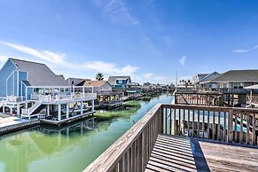 Sea Isle Galveston Getaway < 1 Mile to Beach!