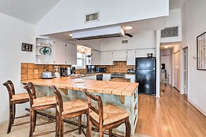 Sea Isle Galveston Getaway < 1 Mile to Beach!