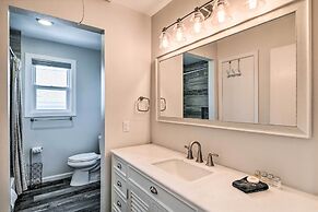 Sea Isle Galveston Getaway < 1 Mile to Beach!