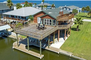 Sea Isle Galveston Getaway < 1 Mile to Beach!