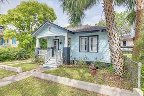 Pet-friendly Galveston Bungalow, 1/2 Mi to Beach!