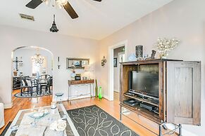 Pet-friendly Galveston Bungalow, 1/2 Mi to Beach!