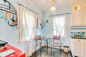 Pet-friendly Galveston Bungalow, 1/2 Mi to Beach!