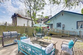 Pet-friendly Galveston Bungalow, 1/2 Mi to Beach!