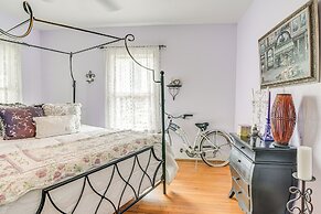 Pet-friendly Galveston Bungalow, 1/2 Mi to Beach!