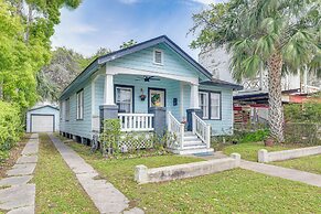 Pet-friendly Galveston Bungalow, 1/2 Mi to Beach!