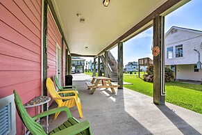 Walk to Sea Isle Beach: Bright Galveston Home!