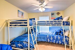 Walk to Sea Isle Beach: Bright Galveston Home!