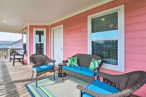 Walk to Sea Isle Beach: Bright Galveston Home!