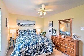 Walk to Sea Isle Beach: Bright Galveston Home!