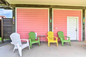 Walk to Sea Isle Beach: Bright Galveston Home!