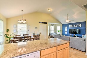Walk to Sea Isle Beach: Bright Galveston Home!