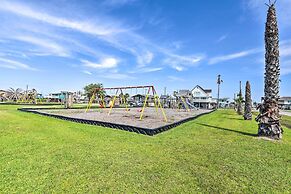 Walk to Sea Isle Beach: Bright Galveston Home!