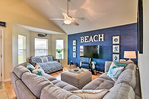 Walk to Sea Isle Beach: Bright Galveston Home!