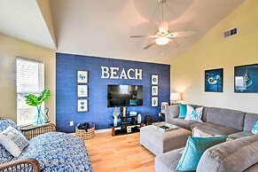 Walk to Sea Isle Beach: Bright Galveston Home!