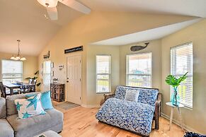 Walk to Sea Isle Beach: Bright Galveston Home!