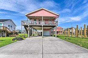 Walk to Sea Isle Beach: Bright Galveston Home!