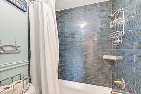 1/4 Mi to Seawall: Relaxing Galveston Condo!