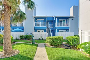 1/4 Mi to Seawall: Relaxing Galveston Condo!