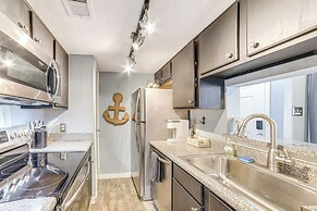 1/4 Mi to Seawall: Relaxing Galveston Condo!