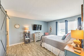 1/4 Mi to Seawall: Relaxing Galveston Condo!