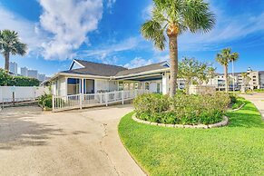 1/4 Mi to Seawall: Relaxing Galveston Condo!