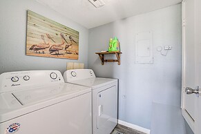 1/4 Mi to Seawall: Relaxing Galveston Condo!