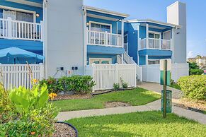 1/4 Mi to Seawall: Relaxing Galveston Condo!