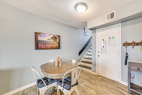 1/4 Mi to Seawall: Relaxing Galveston Condo!